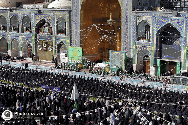 آیین تعویض پوش ضریح و پرچم گنبد منور رضوی در روز میلاد امام مهربانی‌ها