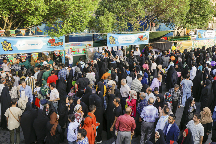 Imam Reza's lovers celebrate his birth anniv.