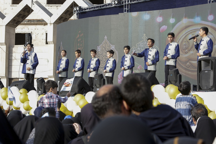 Imam Reza's lovers celebrate his birth anniv.