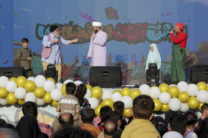 Imam Reza's lovers celebrate his birth anniv.