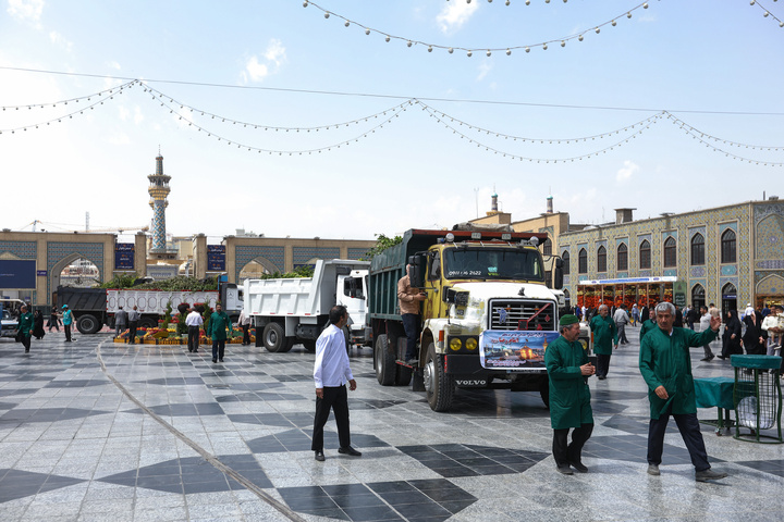 Donated flower caravan arrives at Imam Reza Shrine