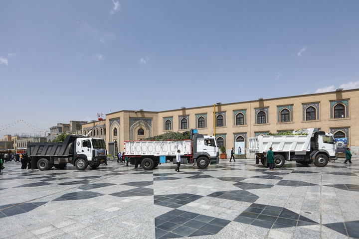 Donated flower caravan arrives at Imam Reza Shrine