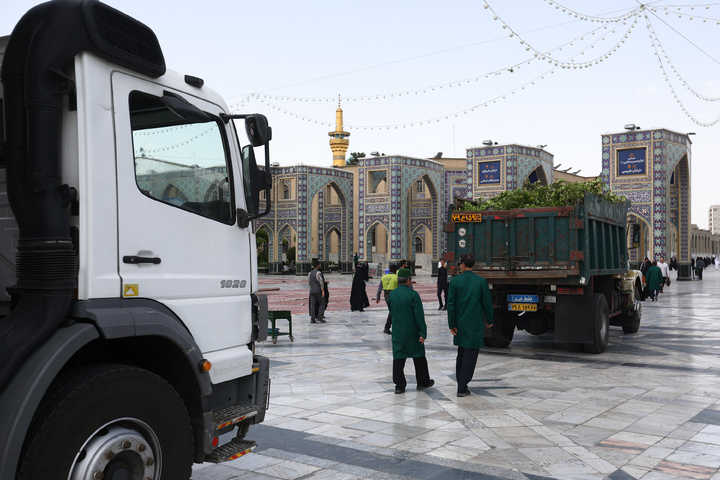 Donated flower caravan arrives at Imam Reza Shrine
