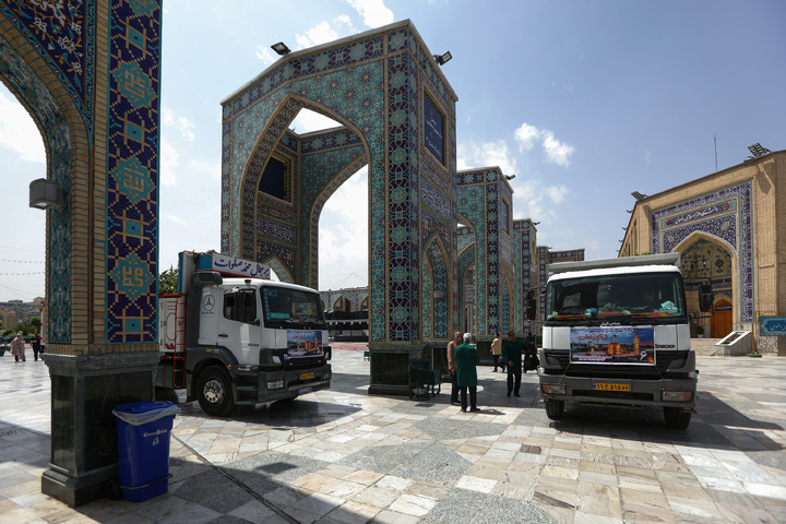 Donated flower caravan arrives at Imam Reza Shrine