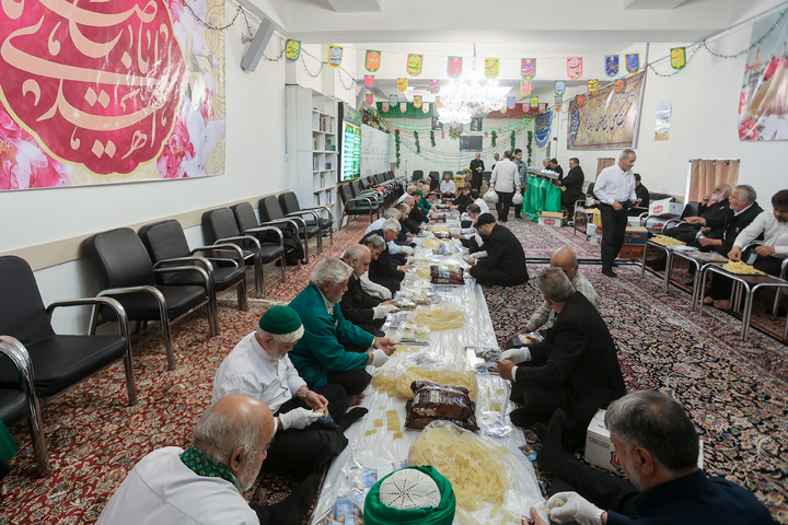 Thousands of rock candy packs distributed at Imam Reza Shrine 