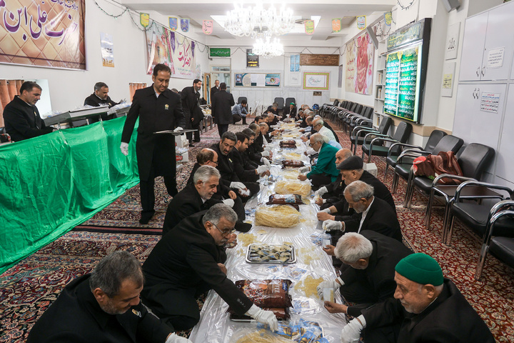 Thousands of rock candy packs distributed at Imam Reza Shrine 