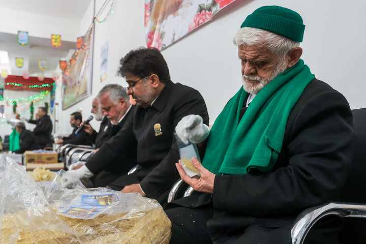 Thousands of rock candy packs distributed at Imam Reza Shrine 