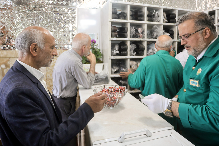 Thousands of rock candy packs distributed at Imam Reza Shrine 