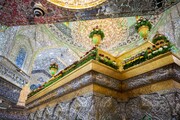 گل آرایی ضریح مطهر حسینی به مناسبت ولادت امام رضا(ع)