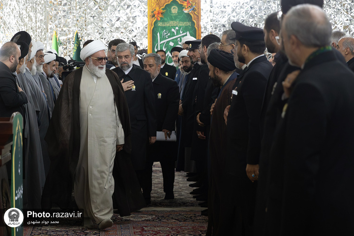 اعطای احکام خادمان بارگاه منور رضوی