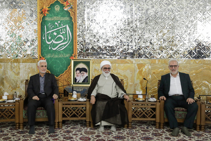 لقاء رئيس ديوان الوقف الشيعي العراقي والأمين العام للعتبة الحسينية المقدسة مع متولي العتبة الرضویة المقدسة