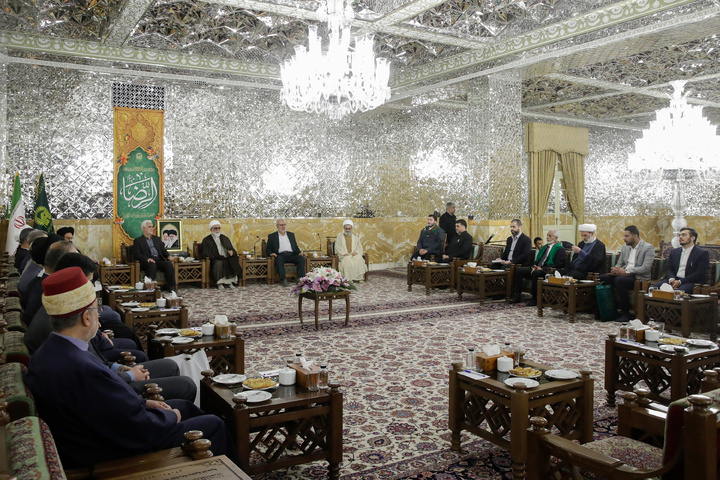 لقاء رئيس ديوان الوقف الشيعي العراقي والأمين العام للعتبة الحسينية المقدسة مع متولي العتبة الرضویة المقدسة