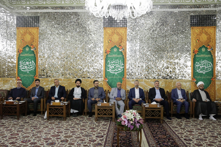 لقاء رئيس ديوان الوقف الشيعي العراقي والأمين العام للعتبة الحسينية المقدسة مع متولي العتبة الرضویة المقدسة