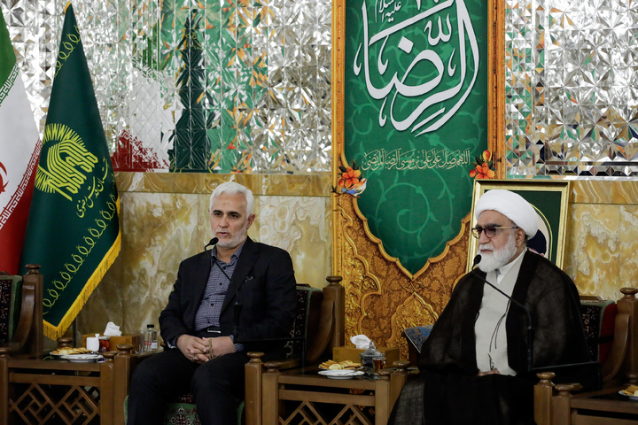 لقاء رئيس ديوان الوقف الشيعي العراقي والأمين العام للعتبة الحسينية المقدسة مع متولي العتبة الرضویة المقدسة