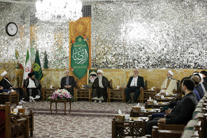 لقاء رئيس ديوان الوقف الشيعي العراقي والأمين العام للعتبة الحسينية المقدسة مع متولي العتبة الرضویة المقدسة