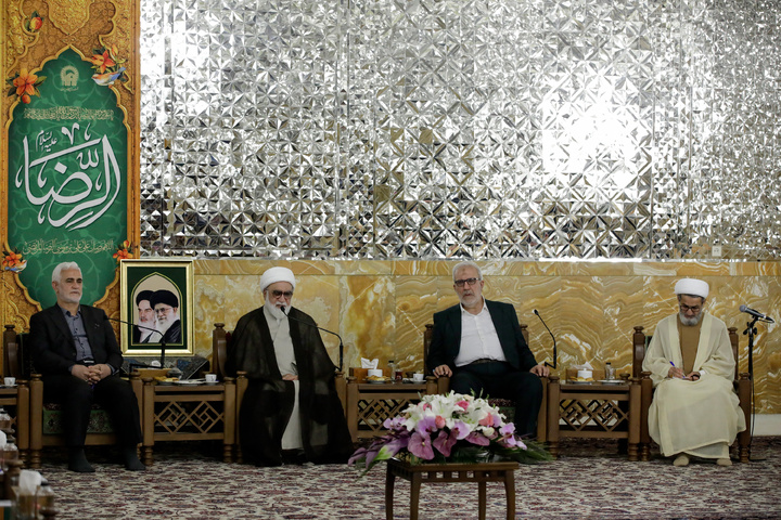 لقاء رئيس ديوان الوقف الشيعي العراقي والأمين العام للعتبة الحسينية المقدسة مع متولي العتبة الرضویة المقدسة