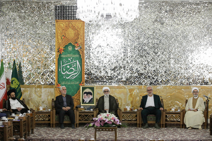 لقاء رئيس ديوان الوقف الشيعي العراقي والأمين العام للعتبة الحسينية المقدسة مع متولي العتبة الرضویة المقدسة