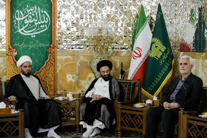 لقاء رئيس ديوان الوقف الشيعي العراقي والأمين العام للعتبة الحسينية المقدسة مع متولي العتبة الرضویة المقدسة