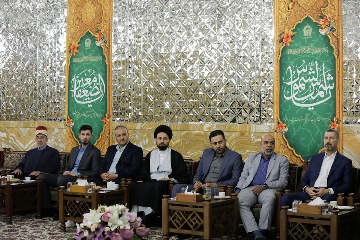 لقاء رئيس ديوان الوقف الشيعي العراقي والأمين العام للعتبة الحسينية المقدسة مع متولي العتبة الرضویة المقدسة
