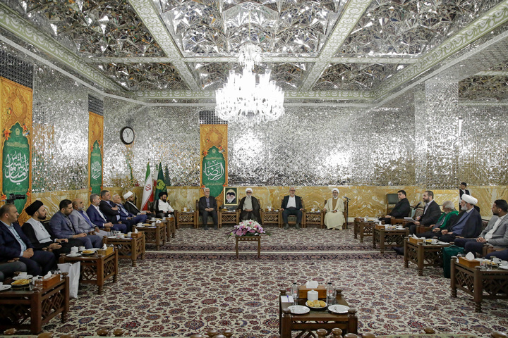 لقاء رئيس ديوان الوقف الشيعي العراقي والأمين العام للعتبة الحسينية المقدسة مع متولي العتبة الرضویة المقدسة