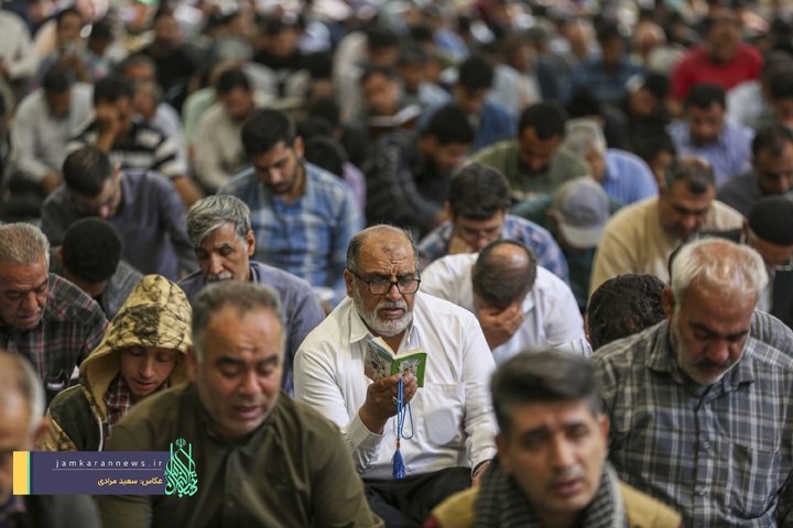 قرائت دعای ندبه در مسجد مقدس جمکران