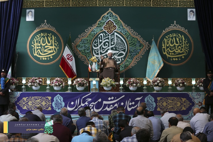 قرائت دعای ندبه در مسجد مقدس جمکران