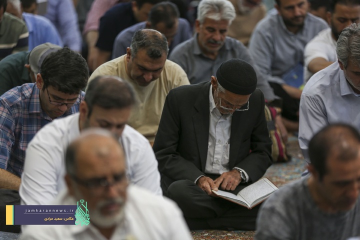 قرائت دعای ندبه در مسجد مقدس جمکران