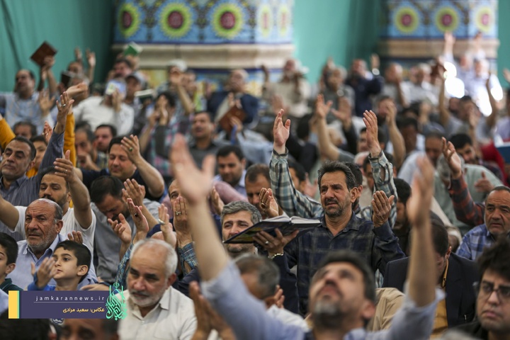 قرائت دعای ندبه در مسجد مقدس جمکران