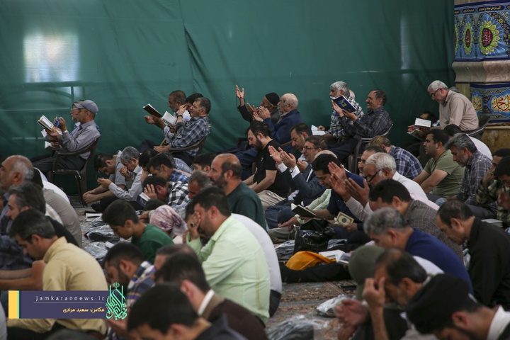 قرائت دعای ندبه در مسجد مقدس جمکران