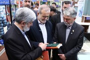 رئيس الجمهوریة يزور جناح العتبة الرضوية المقدسة في معرض طهران للكتاب