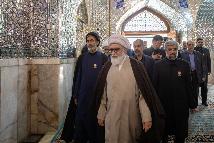 إحياء الذكرى السنوية الأولى لإستشهاد آية الله رئيسي في الحرم الرضوي الشریف