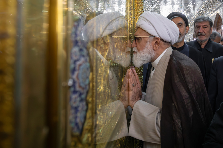 إحياء الذكرى السنوية الأولى لإستشهاد آية الله رئيسي في الحرم الرضوي الشریف