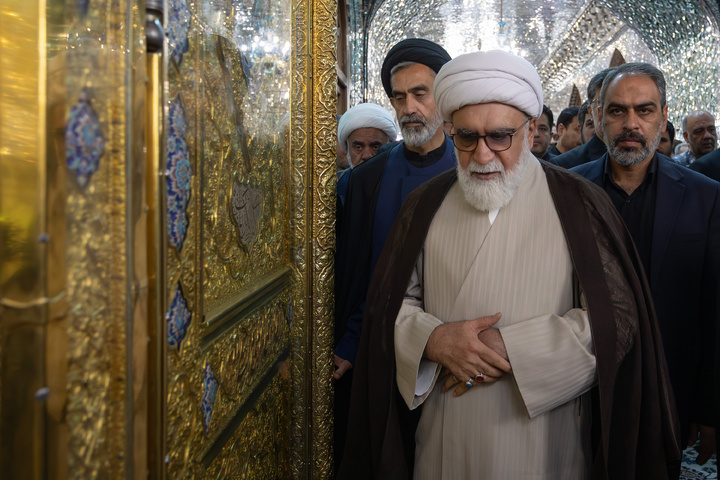 إحياء الذكرى السنوية الأولى لإستشهاد آية الله رئيسي في الحرم الرضوي الشریف