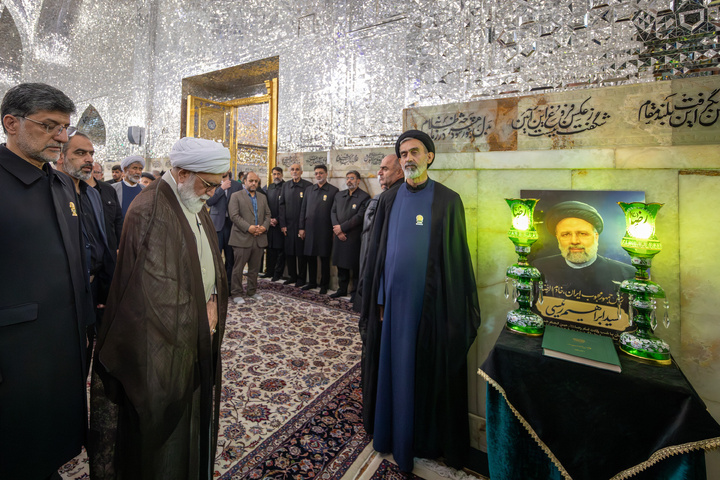 إحياء الذكرى السنوية الأولى لإستشهاد آية الله رئيسي في الحرم الرضوي الشریف