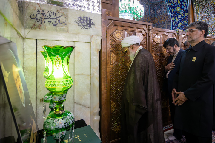 إحياء الذكرى السنوية الأولى لإستشهاد آية الله رئيسي في الحرم الرضوي الشریف
