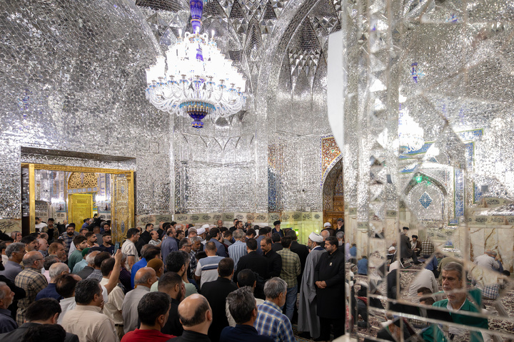 إحياء الذكرى السنوية الأولى لإستشهاد آية الله رئيسي في الحرم الرضوي الشریف