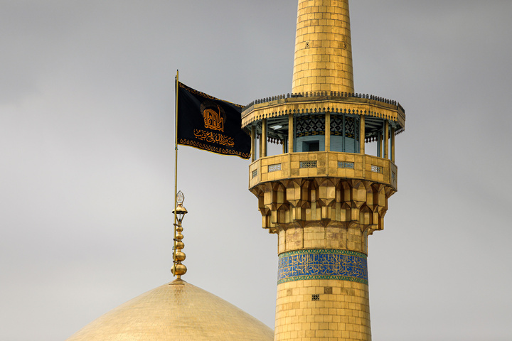 تعلیق  نقوش(لافتات) بمناسبة شهادة جواد الأئمة (ع) في الحرم الرضوي الشريف