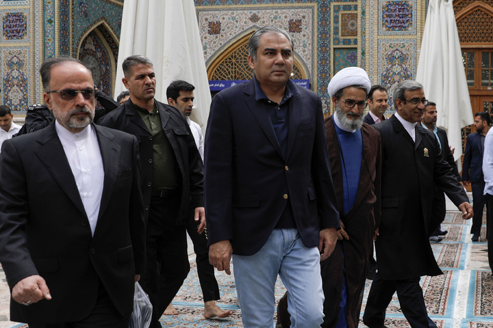 پاکستان کے وفاقی وزیر داخلہ کی حرم امام رضا(ع) میں حاضری
