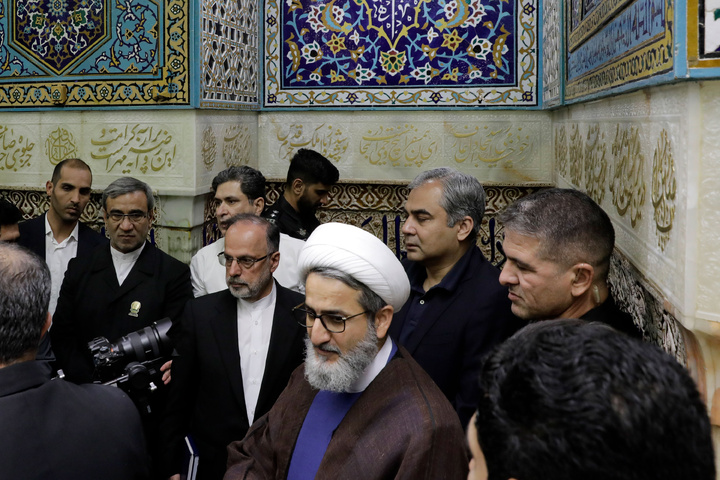 پاکستان کے وفاقی وزیر داخلہ کی حرم امام رضا(ع) میں حاضری