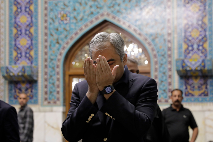 پاکستان کے وفاقی وزیر داخلہ کی حرم امام رضا(ع) میں حاضری