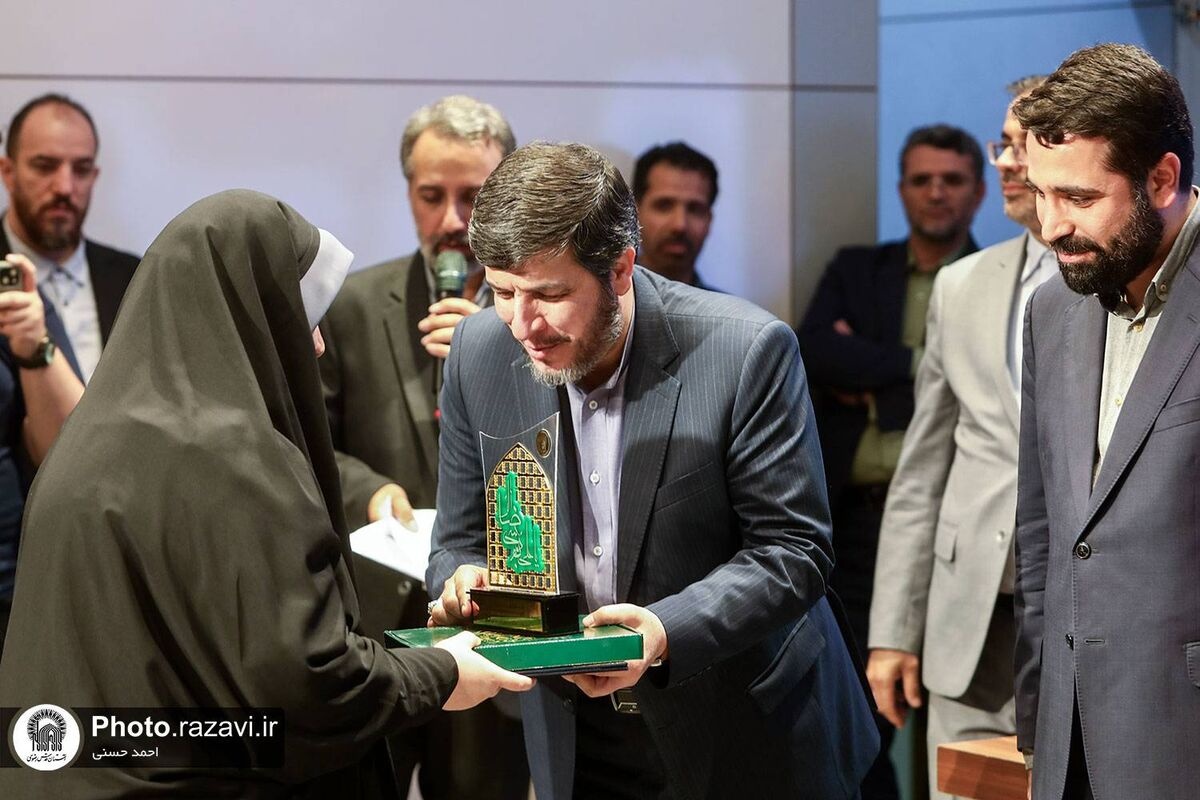 إزاحة الستار عن الأعمال العلمية وتكريم الباحثين الأوائل في حفل ختام مؤتمر الإمام الرضا (ع) والعلوم المعاصرة الدولي