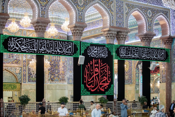 نصب کتیبه های شهادت امام باقر علیه السلام در حرم مطهر حسینی