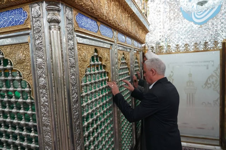 زيارة نائب الأمین العام لحرم الامامین الجوادین(ع) لعتبة الحسين بن الإمام موسى الكاظم (ع)