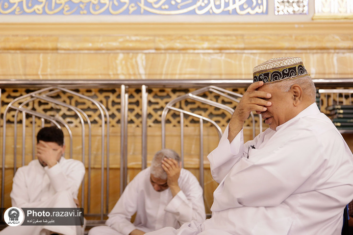مراسم دعاء عرفة خاصة بالزائرین العرب في الحرم الرضوي الشریف