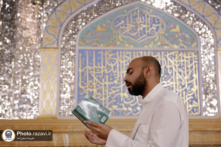 مراسم دعاء عرفة خاصة بالزائرین العرب في الحرم الرضوي الشریف