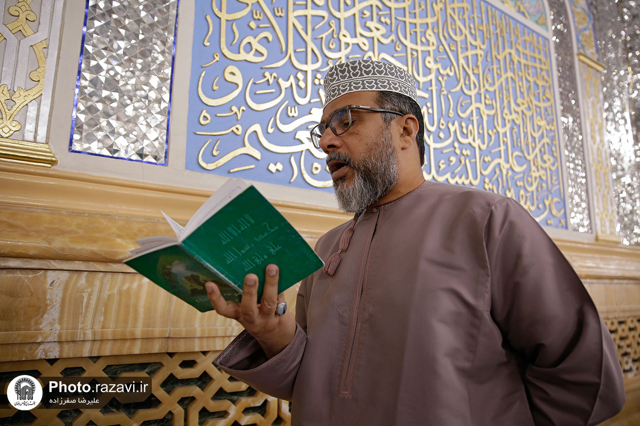 مراسم دعاء عرفة خاصة بالزائرین العرب في الحرم الرضوي الشریف