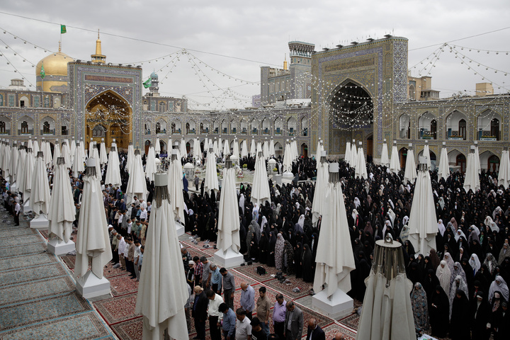 اقامه نماز عید سعید قربان در حرم مطهر رضوی