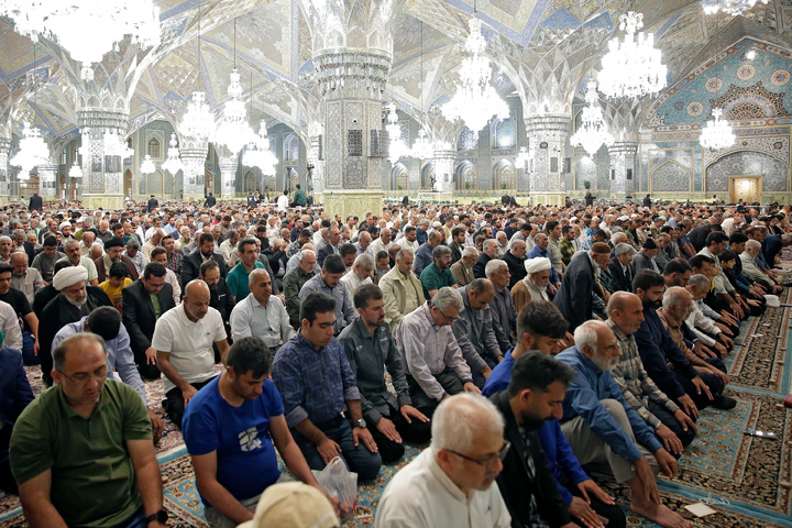 اقامه نماز عید سعید قربان در حرم مطهر رضوی