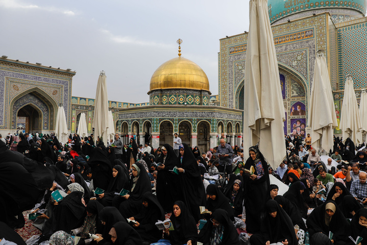قرائت دعای عرفه در حرم امام رضا علیه السلام