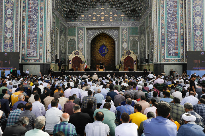 قرائت دعای عرفه در حرم امام رضا علیه السلام